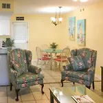 Cozy 2-Bedroom Townhouse W/ Pool And Golf Cart