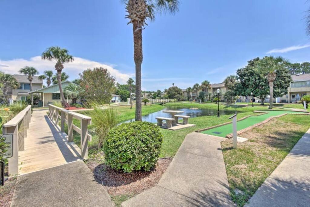 Holiday home Cozy 2-bedroom Townhouse W/ Pool And Golf Cart
