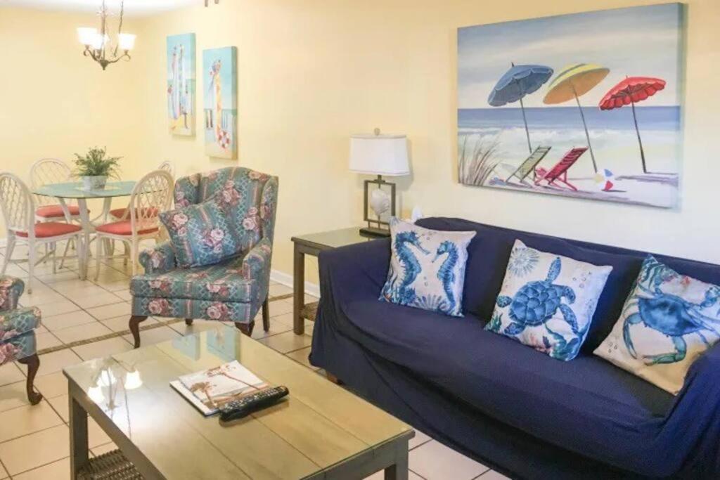 Cozy 2-bedroom Townhouse W/ Pool And Golf Cart Holiday home *