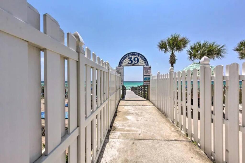 Cozy 2-bedroom Townhouse W/ Pool And Golf Cart Holiday home