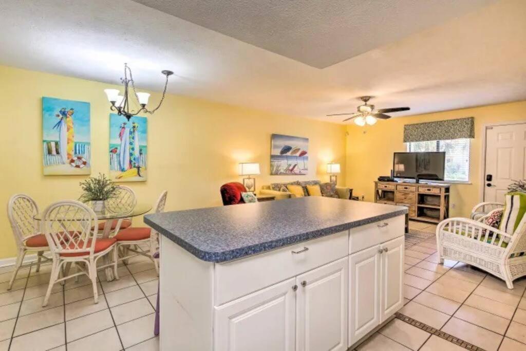Cozy 2-bedroom Townhouse W/ Pool And Golf Cart Holiday home Panama City Beach