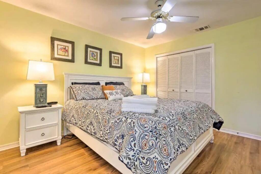 Cozy 2-bedroom Townhouse W/ Pool And Golf Cart Holiday home *